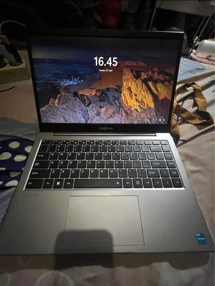 Di jual laptop merek Advan