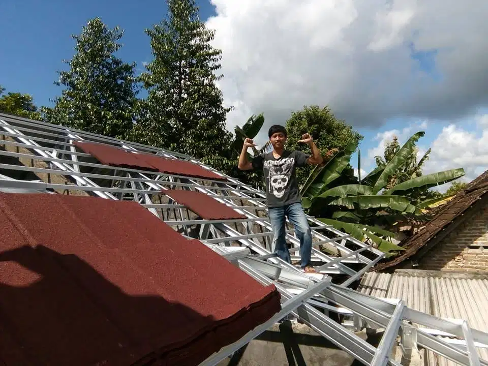 Bongkar Atap Lapuk Anda Dgn Baja Ringan Pasti Kuat dan Kokoh