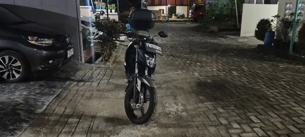 Yamaha Vixion 2017 + Bonus Box GIVI