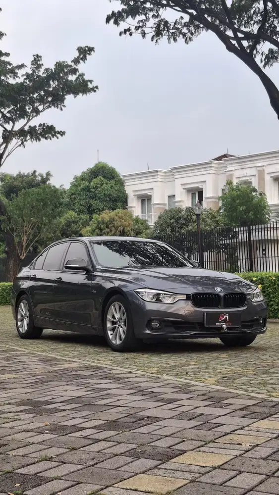 BMW 320i 2016 Bensin