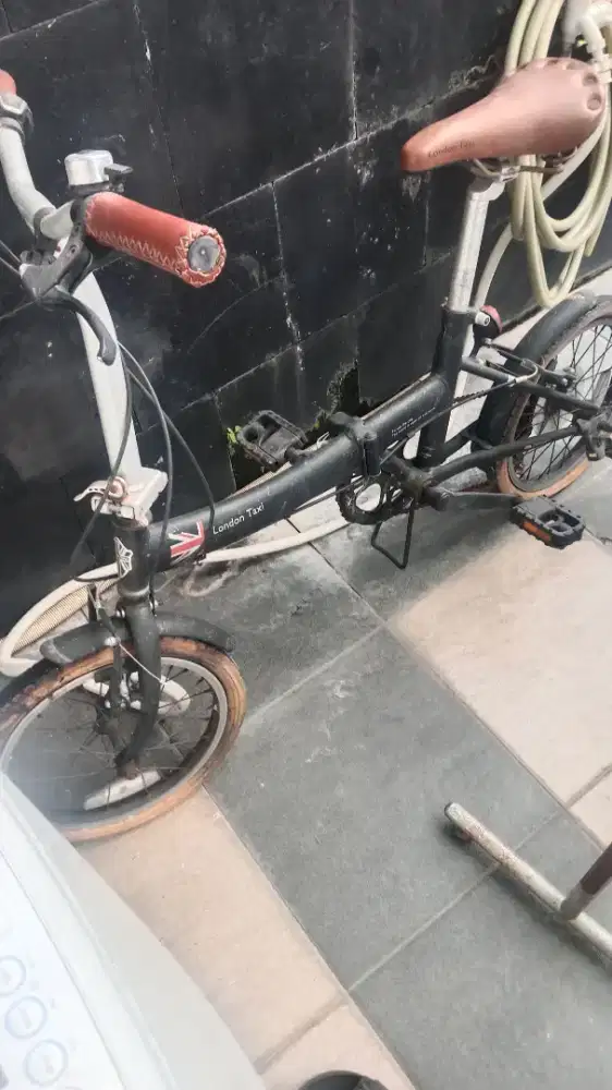 Sepeda lipat merk london taksi