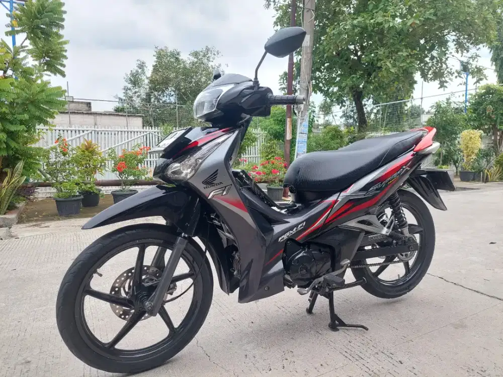 SUPRA X 125 HELM IN 2012