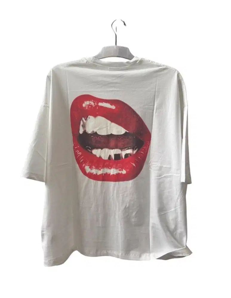 Kaos tshirt back bibir putih xl be*shka