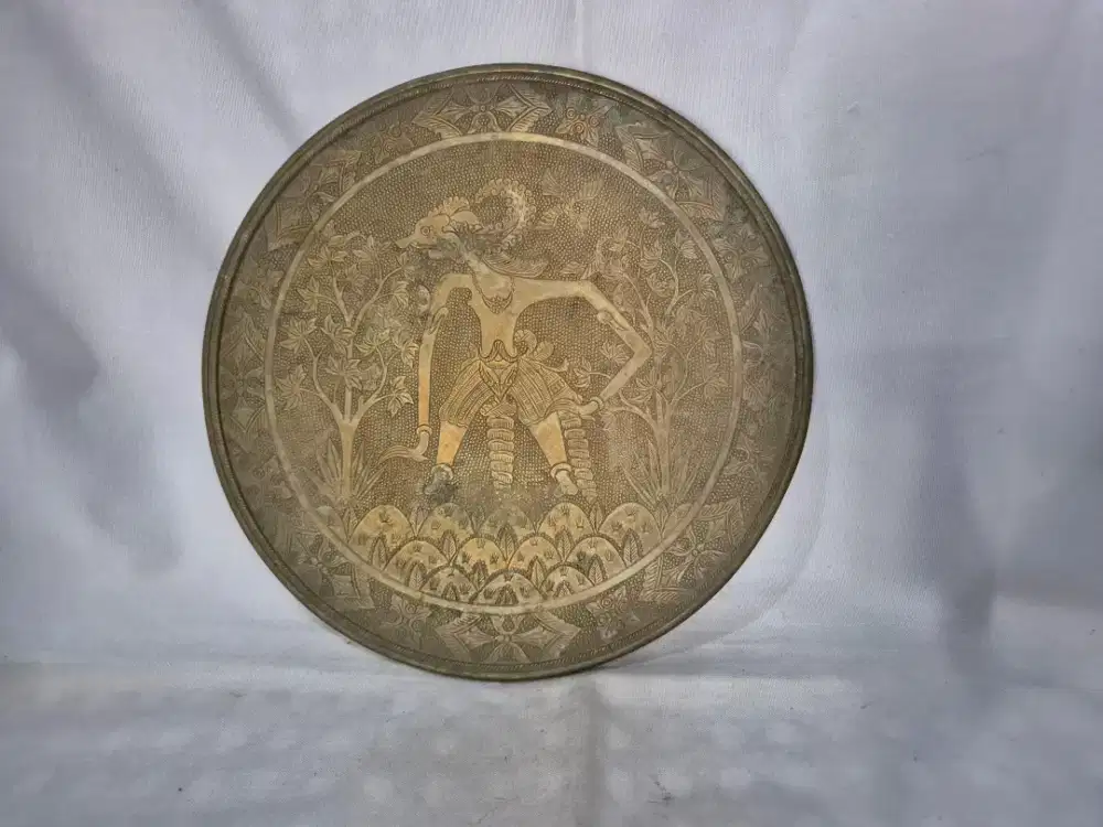 piring kuningan ukiran wayang antik