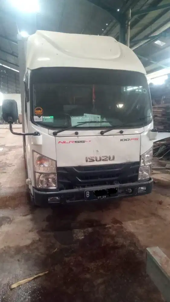 Isuzu NLR55T LX