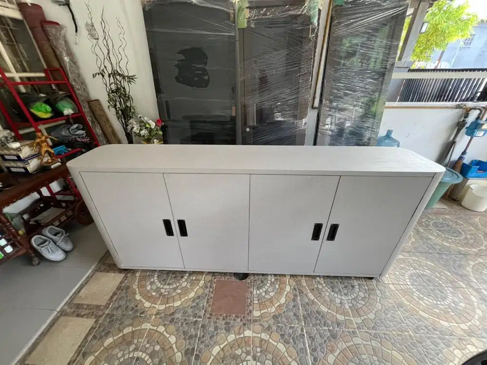 Kabinet / Lemari