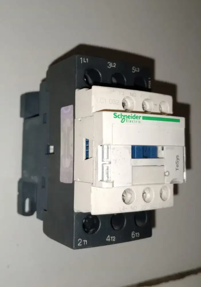 Kontaktor Schneider LC1-D32
