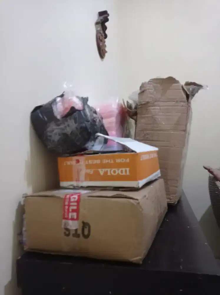 Di cari penjaga toko plastik