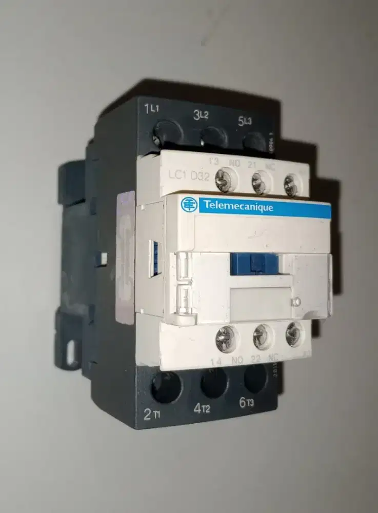 Kontaktor Telemecanique LC1-D32