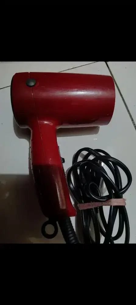 Dijual Hair Dryer National dengan daya 350W.