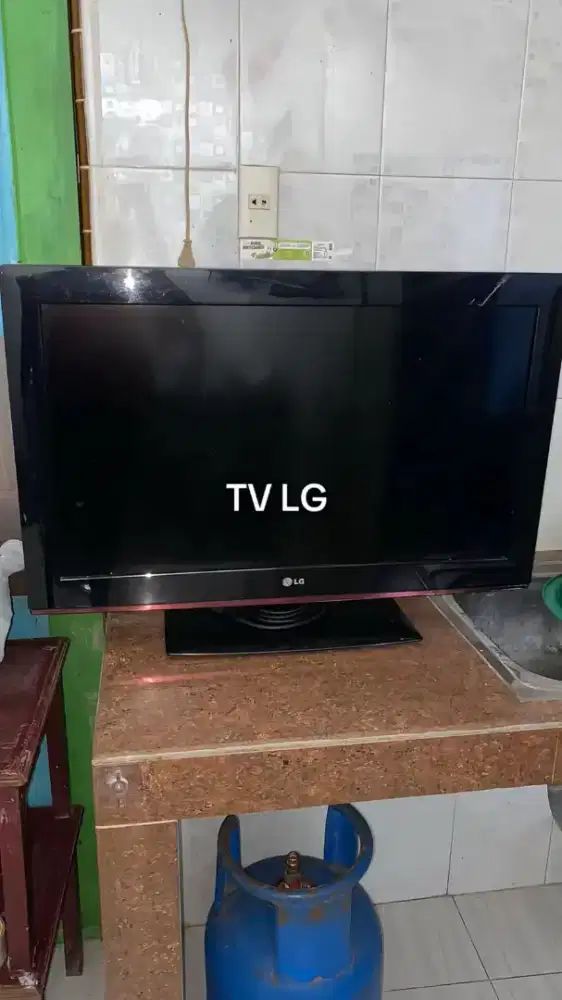 tv lg 32 inci kondisi masih seperti baru