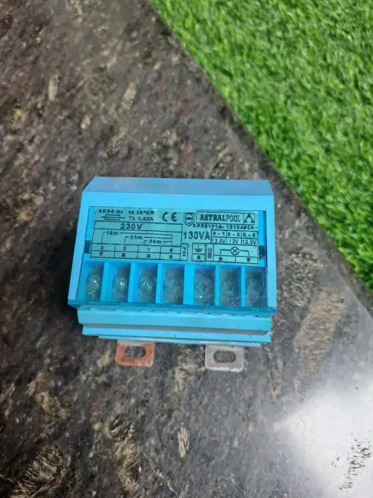 Trafo lampu kolam renang