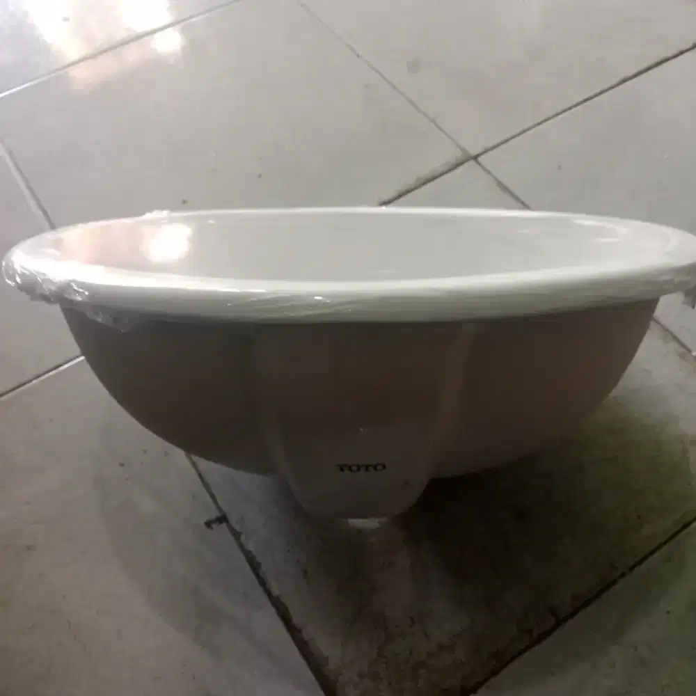 Wastafel meja merk toto