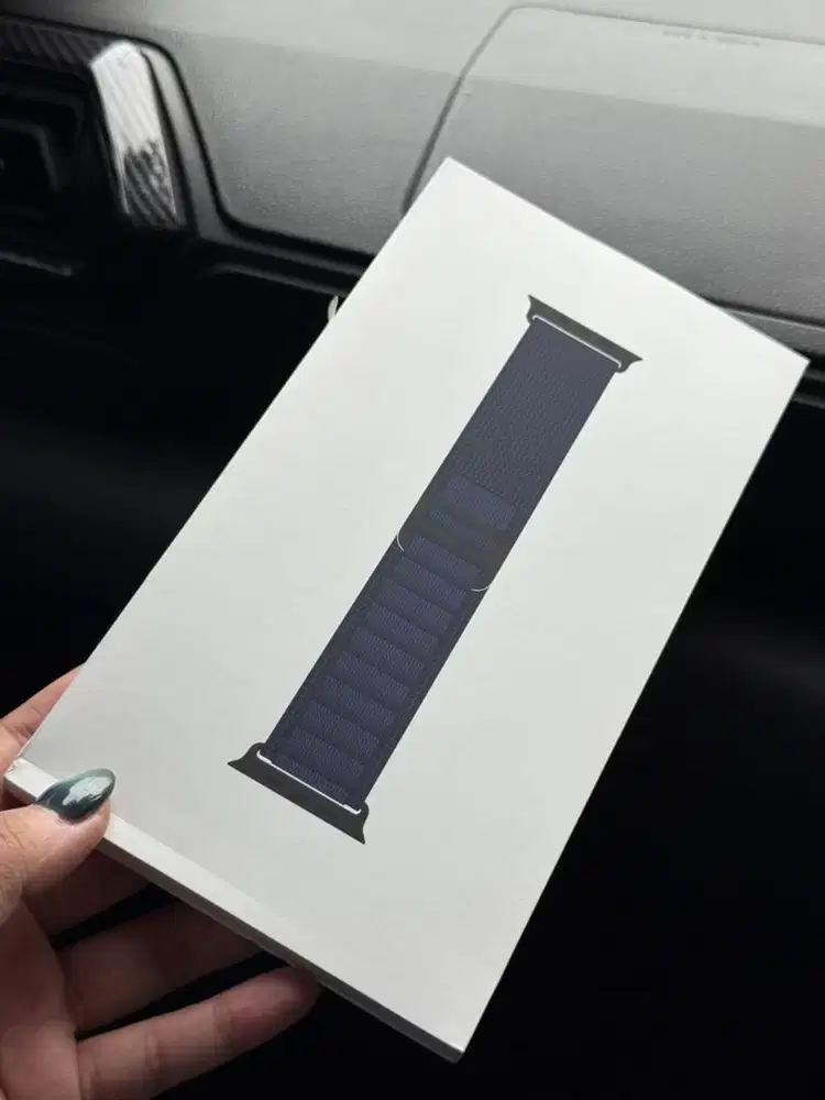 NEW BNIB Apple Watch Strap Navy Black Titanium Alpine Loop