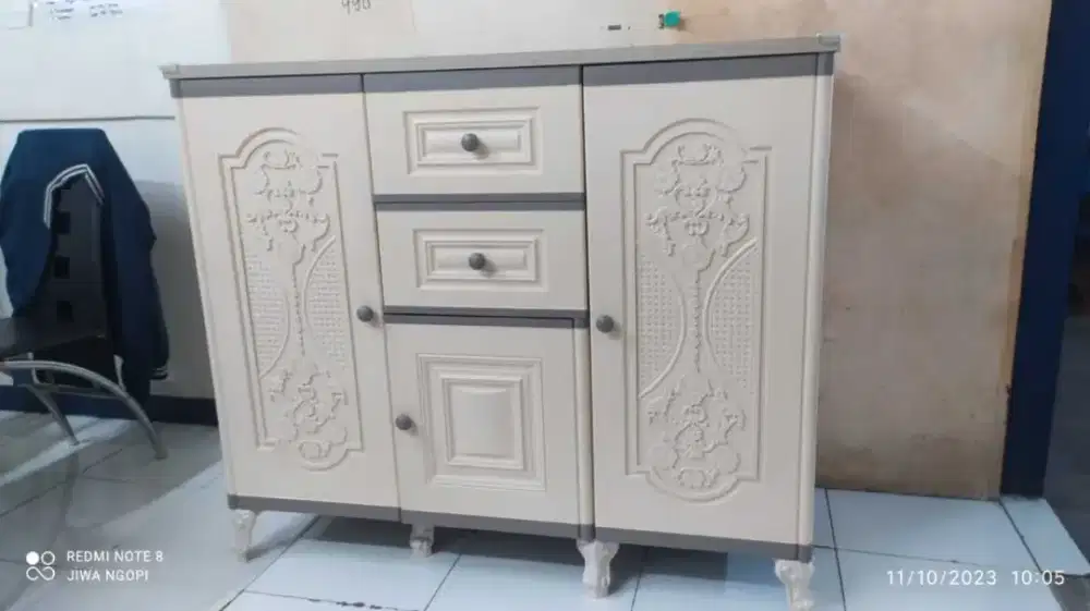 Lemari bufet Konsul merk Olymplast model ukir classic