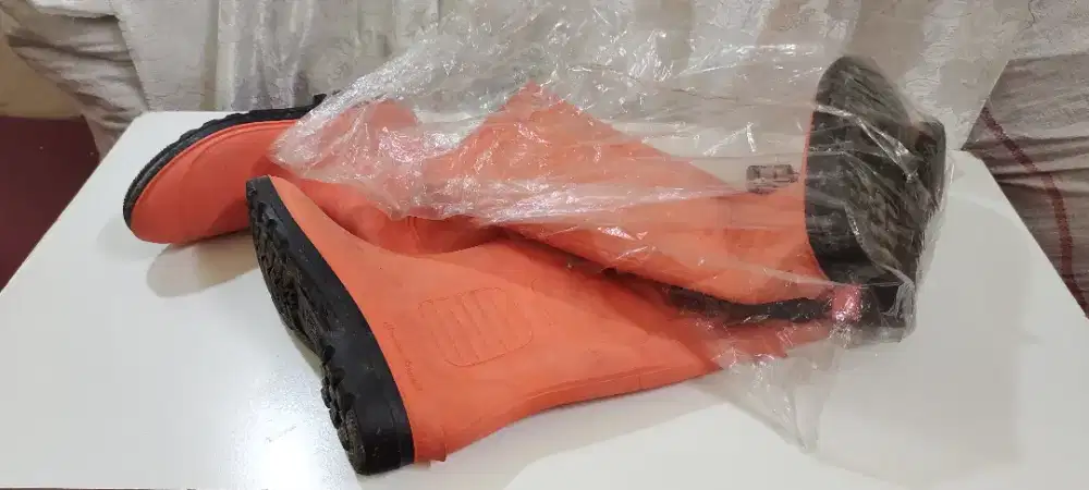 SEPATU BOOT NEW ERA No. 39 & 42