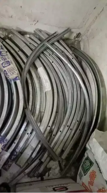 Rel Tikung Bawah R60 4800 Komponen Pintu Garasi Sliding Tikung Lipat