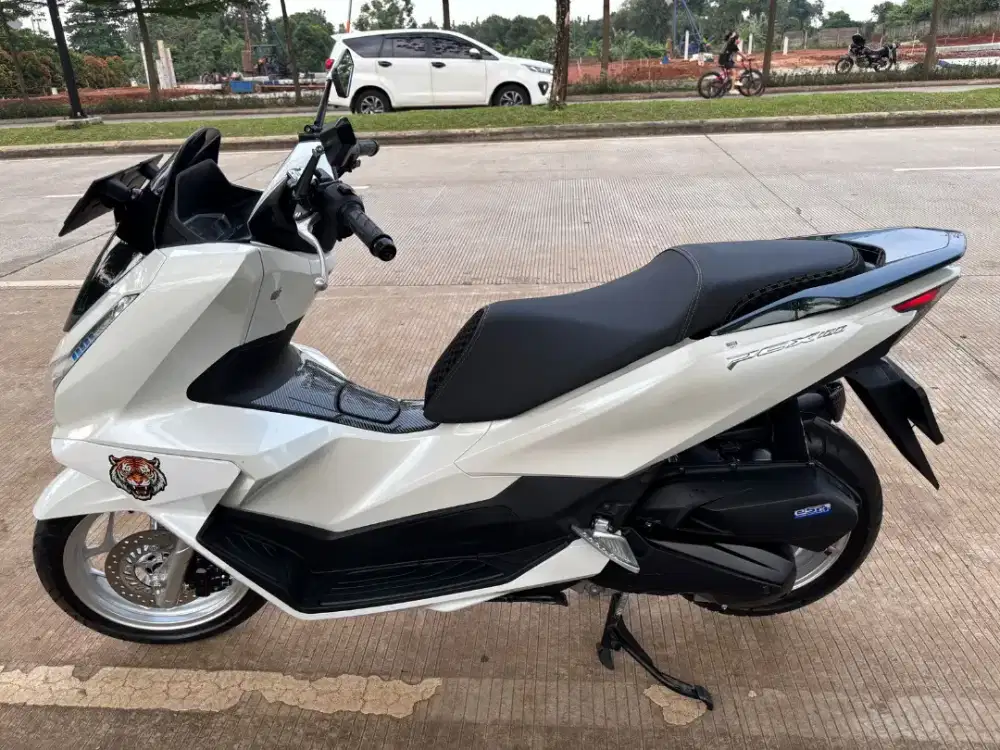 Jual motor PCX kondisi seperti baru