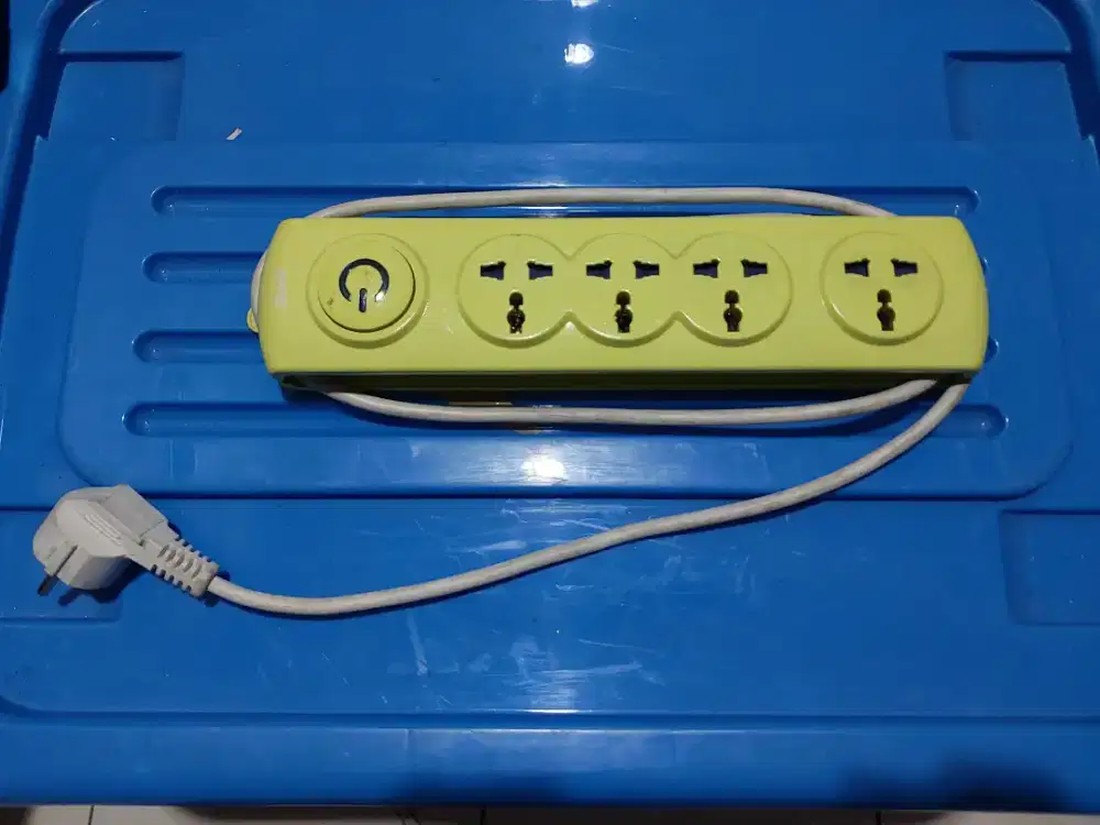 Gao Stop Kontak Universal 4 Soket