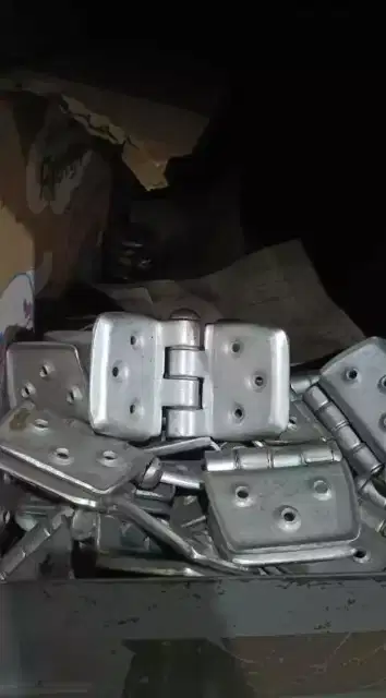 Engsel Tengah 4800 Komponen Pintu Garasi Sliding Tikung Lipat