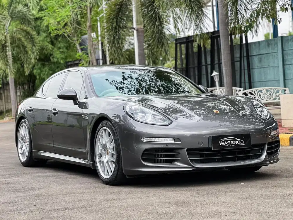 Porsche Panamera S 3.0 V6 2013 8rb Miles Tangan pertama like new Rare!