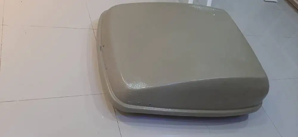 Roof Box Mobil (belum pernah pakai) - Obral (kondisi terkunci)