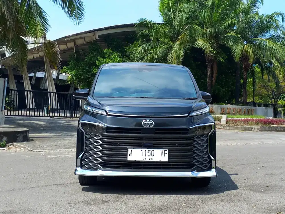 TOYOTA VOXY 2,0 AUTOMATIC HITAM 2022 FULL ORI