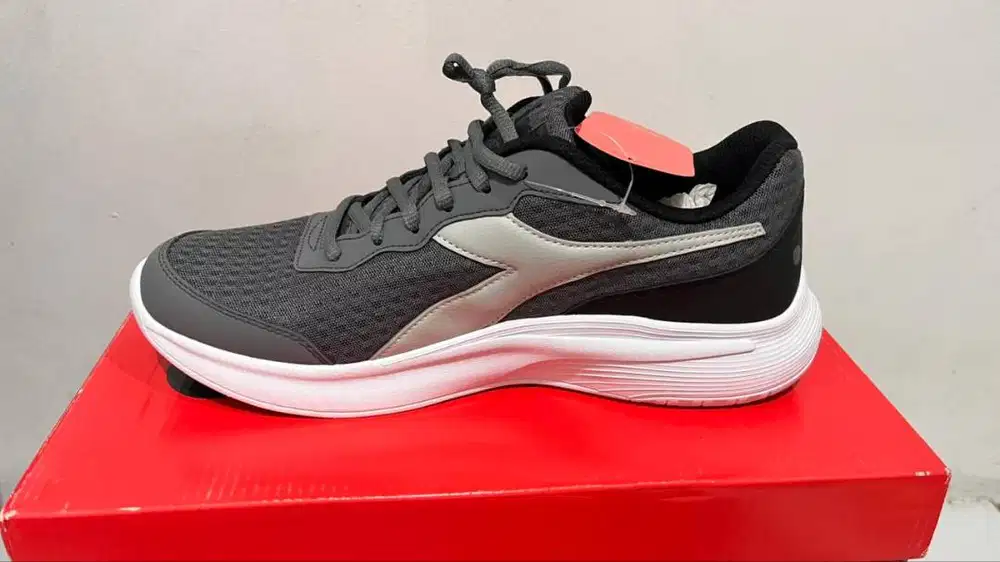Jual Cepat. DIADORA EAGLE 5 STEEL GREY/BLACK