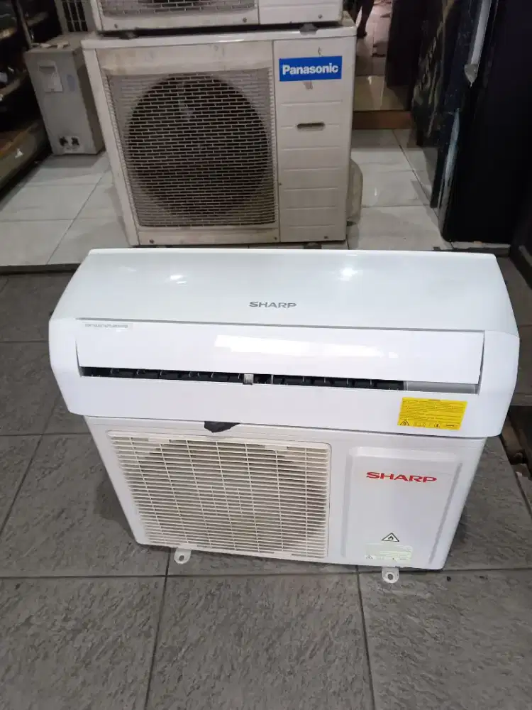 Unit dan pemasangan AC split merk Sharp 0.5pk dingin bagus