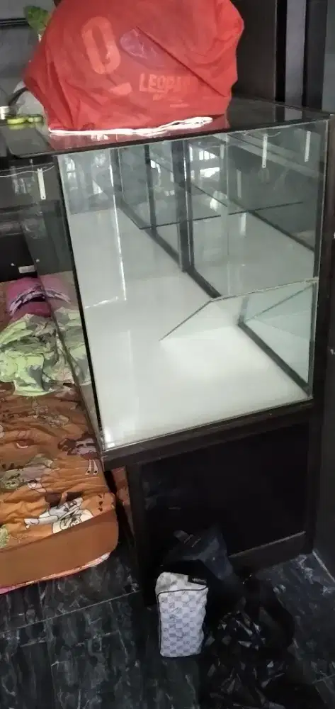 Etalase Display Kaca Vape Store / Toko — Kondisi Sangat Bagus & Rapi