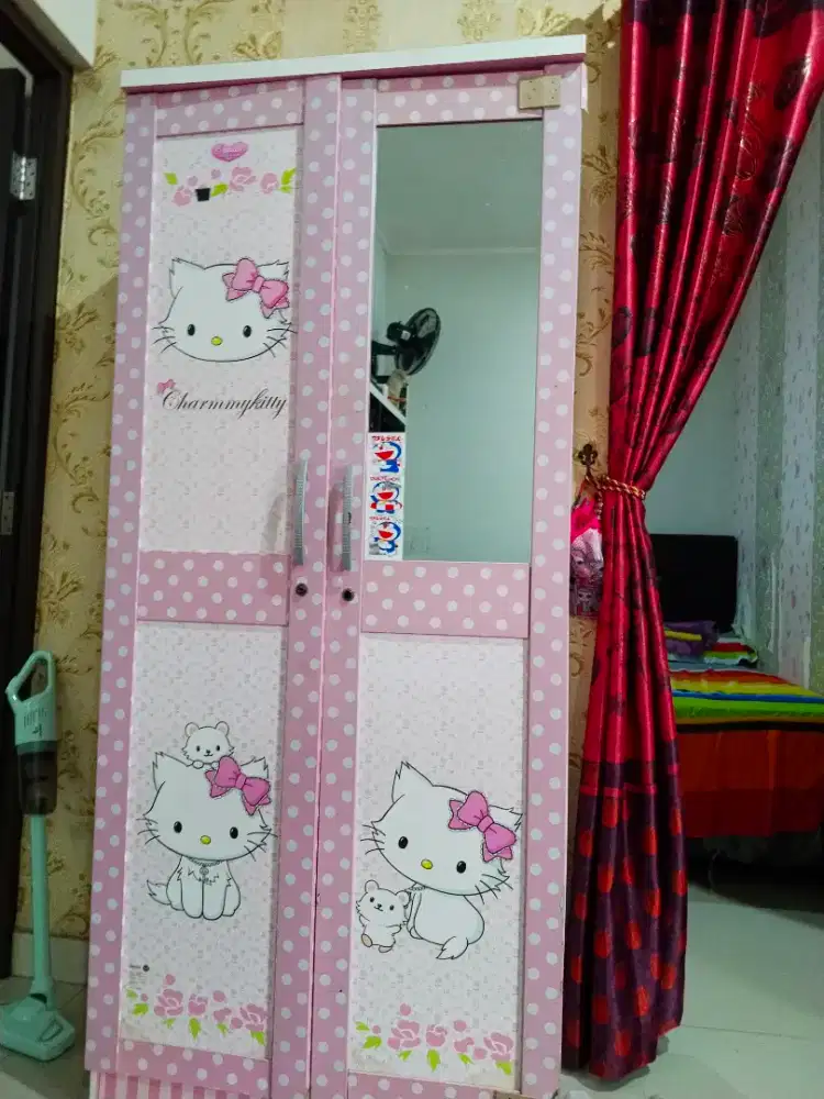 Lemari olimpik karakter lucu