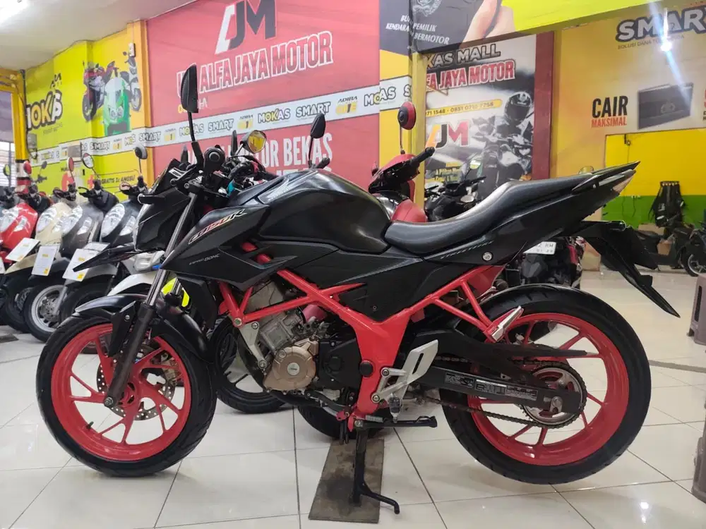 Kredit murah * Honda CB 150R tahun 2017