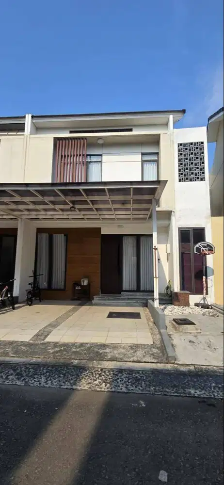 Disewa Rumah di Jakarta Garden City siap huni nan megah (C0788)