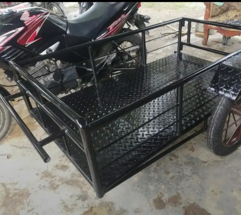 Spesialis buat tempahan sasis baru