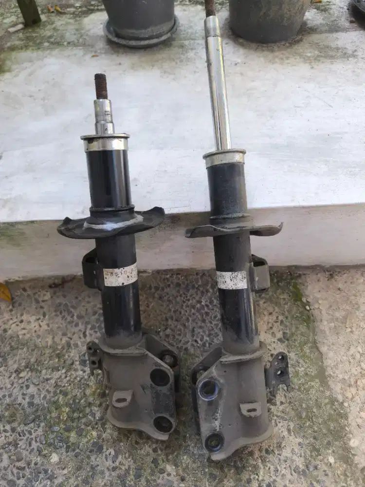 Shock breaker depan Toyota Calya 2017