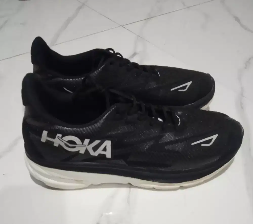 Sepatu running Hoka clifton 9 made vietnam 43/42 fit jrg pake
