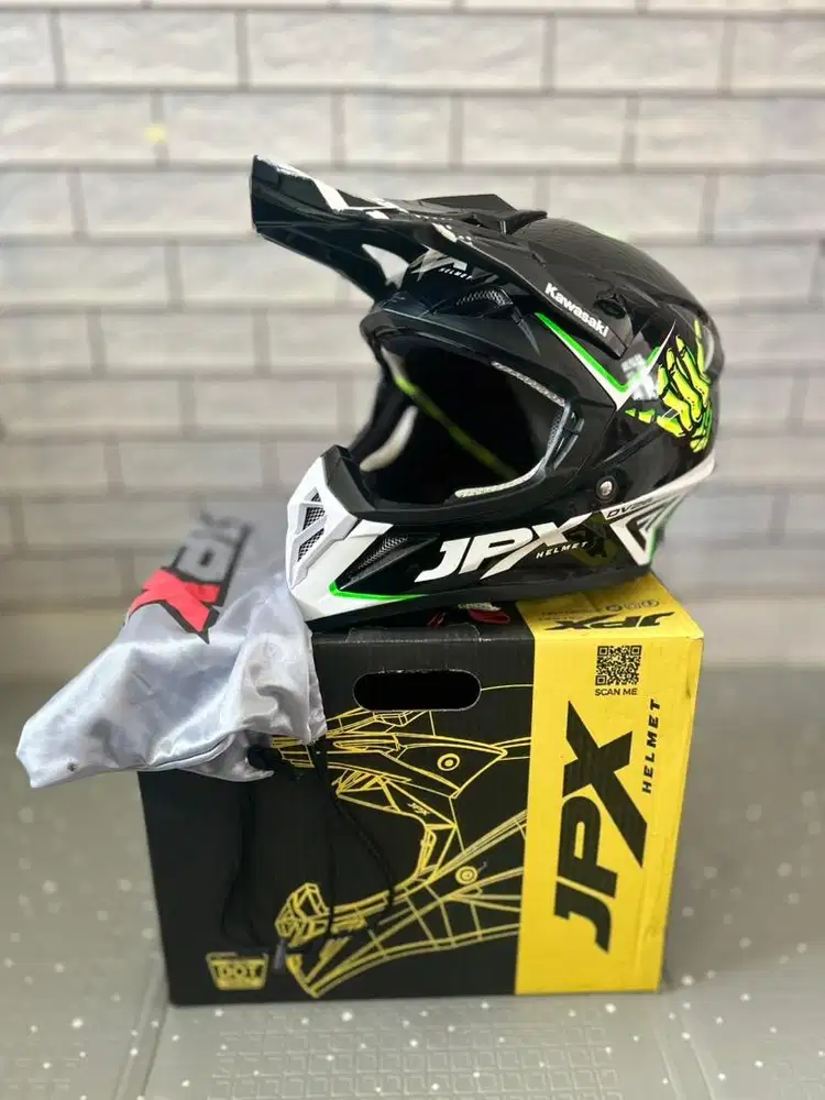 Helm JPX Diva Ismaya Edition