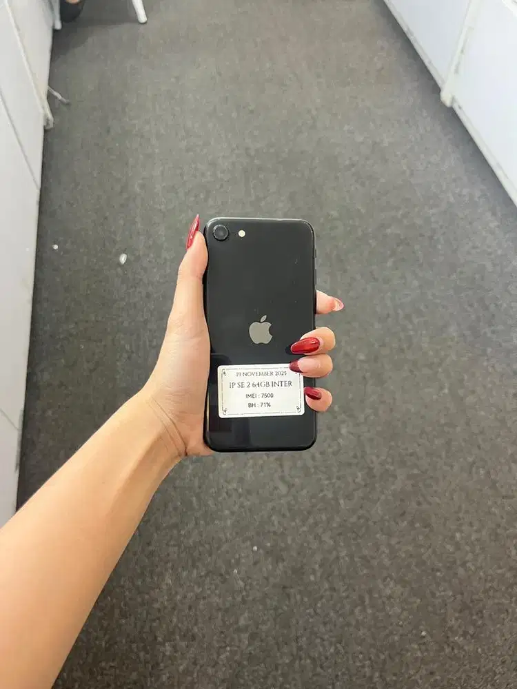 Iphone SE GEN 2 64GB fullset mulus nominus terima tt cod kredit