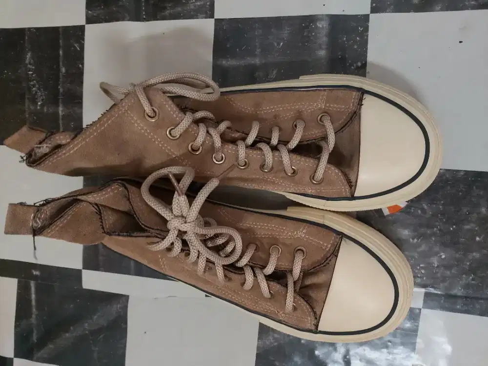 Sepatu happiness dood lucky