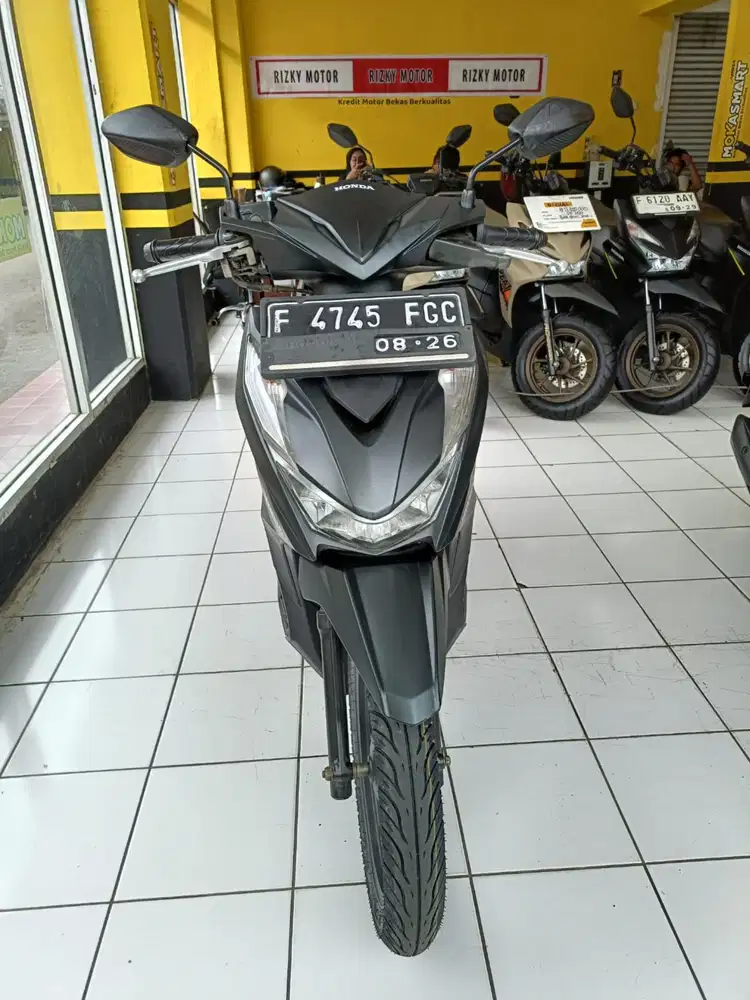 Dijual motor Honda Beat dlx 2021