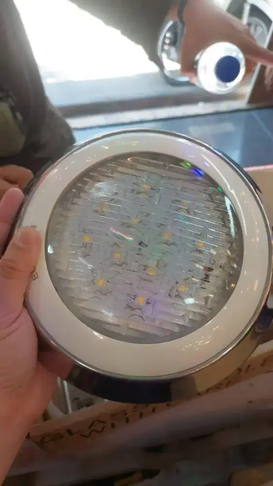 Karyawan laki serabutan