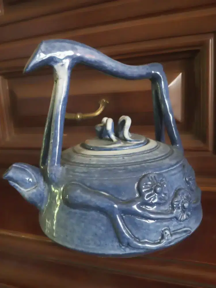 Teko Antik Dari Keramik