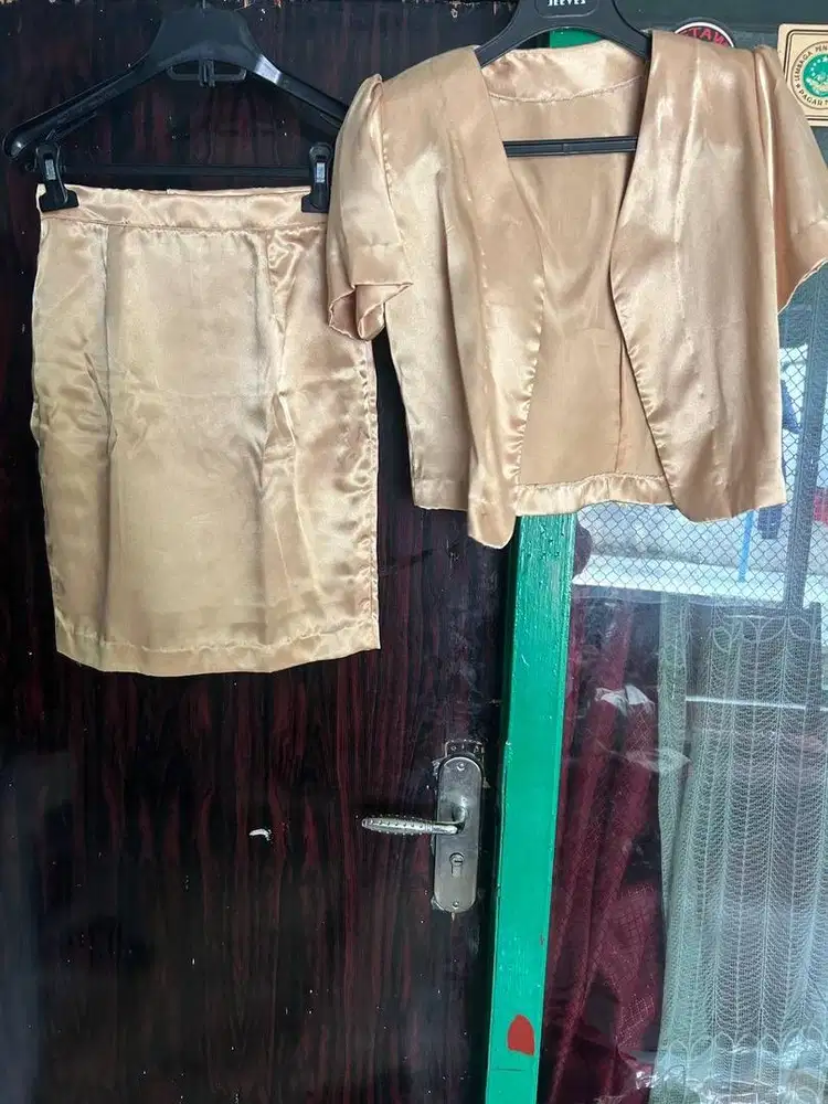 One set baju kerja satin