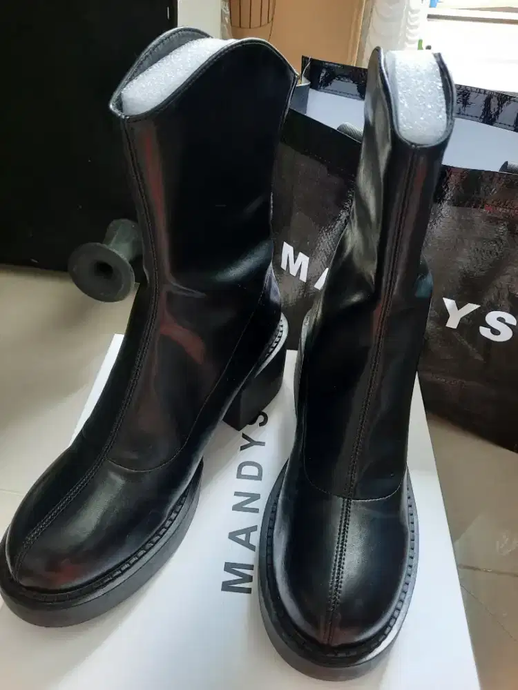 Sepatu Boots MANDYS no 39