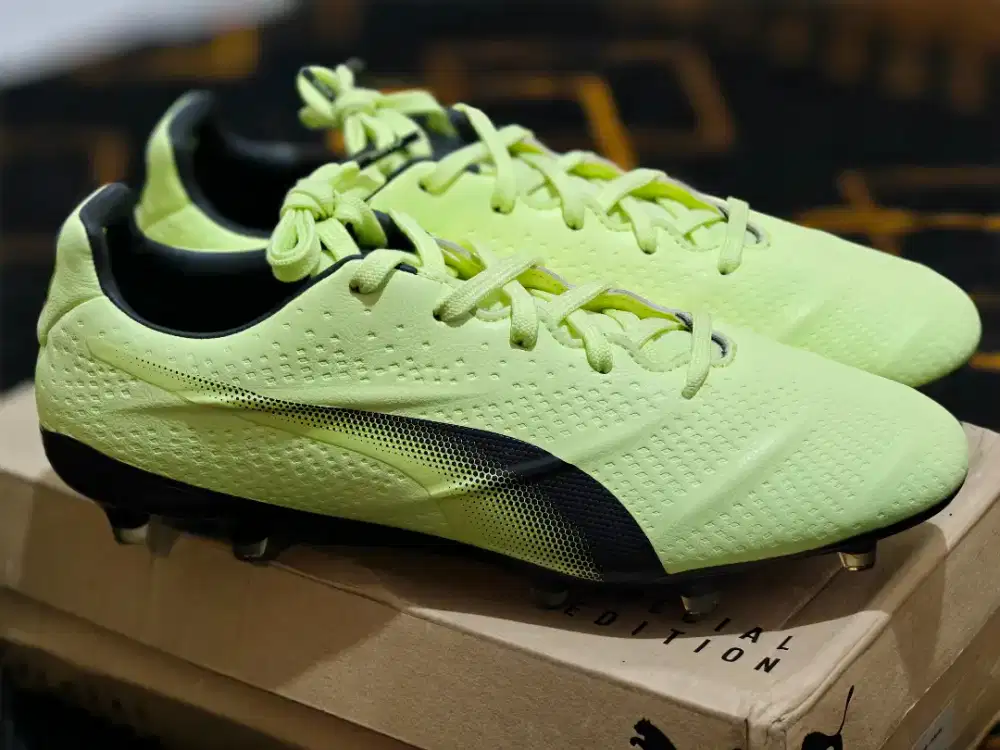 Sepatu Bola Puma King Ultimate FG