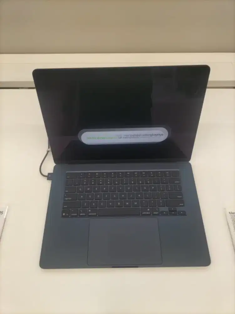 MacBook air M2  13 inchi