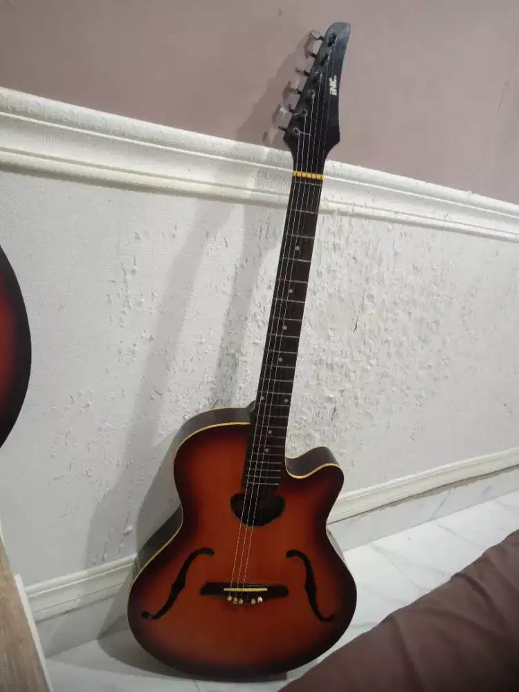 Gitar Arista akustik senar lengkap baru mulus super empuk miliklah