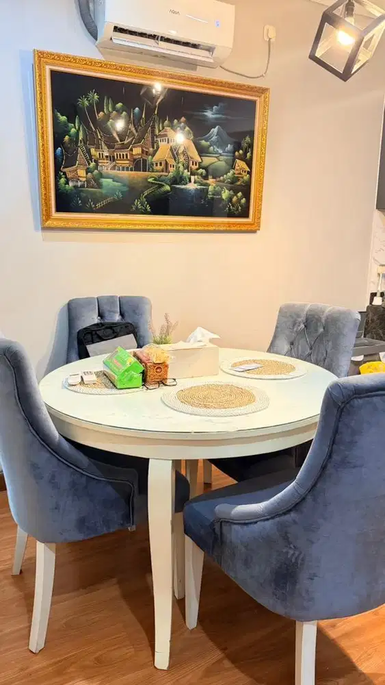 Meja makan 4 Kursi