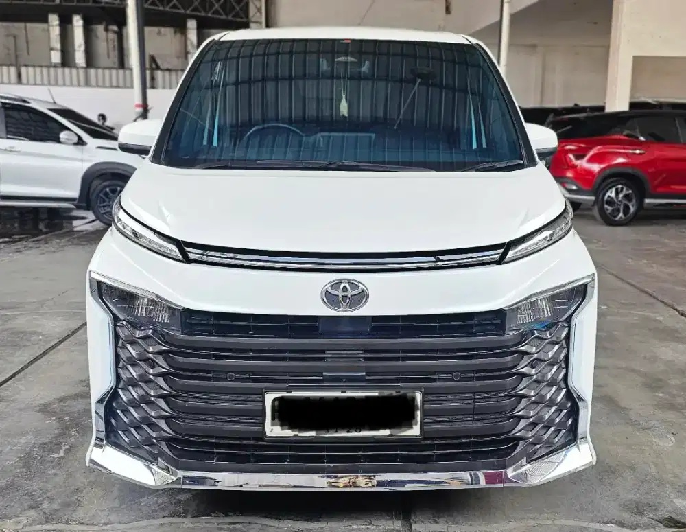 Baru 21rban Km Toyota Voxy AT Matic 2023 Putih Mulus Gress Siap Pakai
