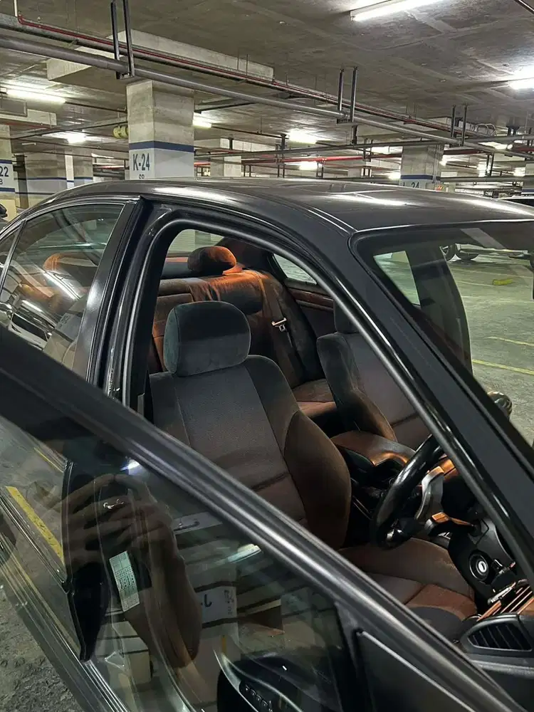 BMW 323i 2000 Bensin